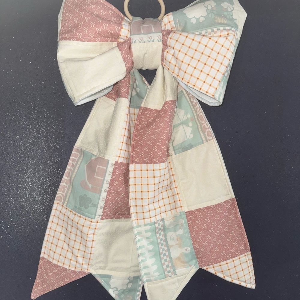 Handmade quilted patchwork Bow home decor - Picture 2 of 6